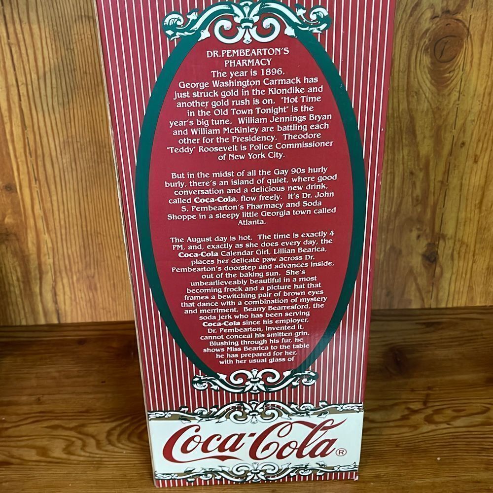 1998 Coca-Cola Soda Fountain Bear Tessie Bear Bearringer new in‎ original box - Picture 3 of 5